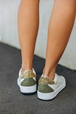 Eileen Sneakers - White -US Skirt Sales Store 0D5A0161 b8199f1c 66b2 4082 8b71 b458644261e7