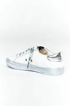 Alive Sneaker - White -US Skirt Sales Store 0D5A1843 8bfab8e9 767c 4927 a566 f32c27596c92