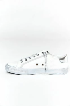 Alive Sneaker - White -US Skirt Sales Store 0D5A1845 c7a9db26 86fe 48fb 9537 618ebc125aff