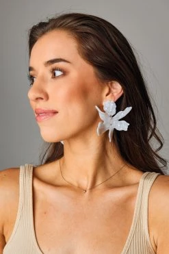 Fawna Statement Earrings - White -US Skirt Sales Store 0D5A5326