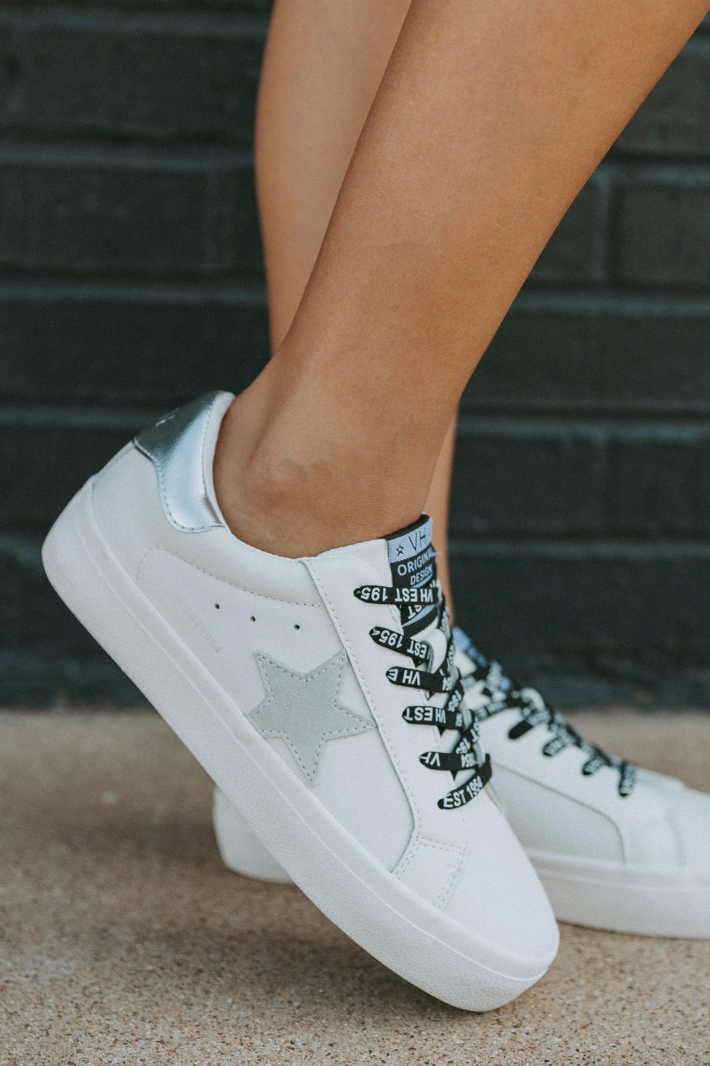 Liz Sneakers - White 3 Liz Sneakers - White