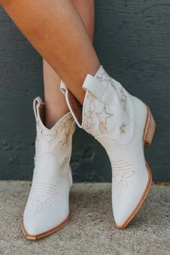 Valencia Star Western Boot - Cream 9 Valencia Star Western Boot - Cream -US Skirt Sales Store 0D5A8096 a4138dca 66dd 4f0a a934 56c7ffa18fb6