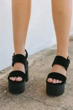 Moody Velvet Platform Heel - Black -US Skirt Sales Store 0D5A8557