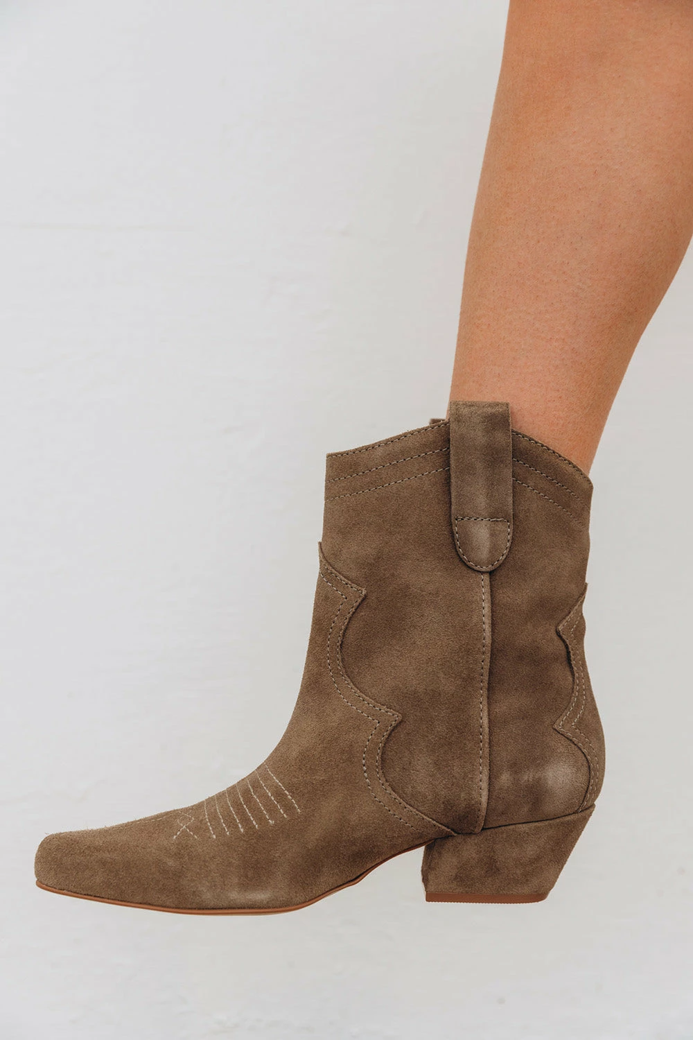 Matisse Arlo Suede Bootie - Taupe 6 Matisse Arlo Suede Bootie - Taupe - Image 4