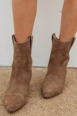 Matisse Arlo Suede Bootie - Taupe 8 Matisse Arlo Suede Bootie - Taupe -US Skirt Sales Store 0D5A8992