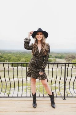 BuddyLove Alicia V-Neck Dress - Bearcat -US Skirt Sales Store AliciaBearcat2 82735fbd 7b15 489f b55f af58d35390e3